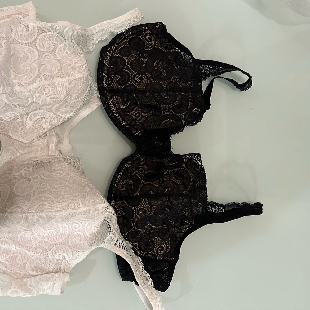 Playtex 42D Bra. 2 included.